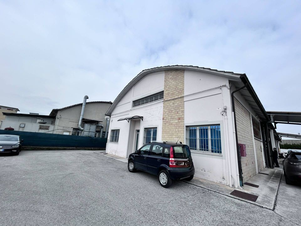 Erhvervsejendom i Civitanova Marche, Macerata - foto 1