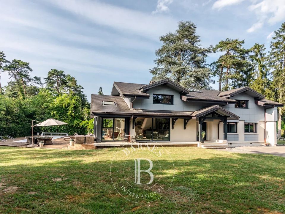 Villa i Sciez, Haute-Savoie - bilde 1