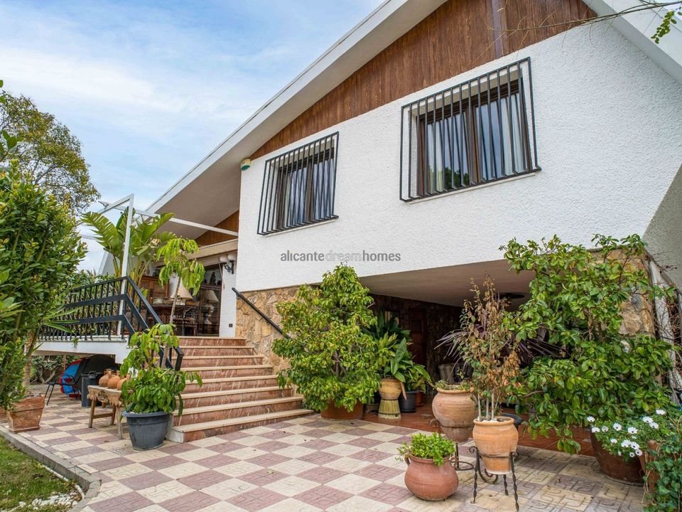 Villa i Petrer, Alicante - foto 1