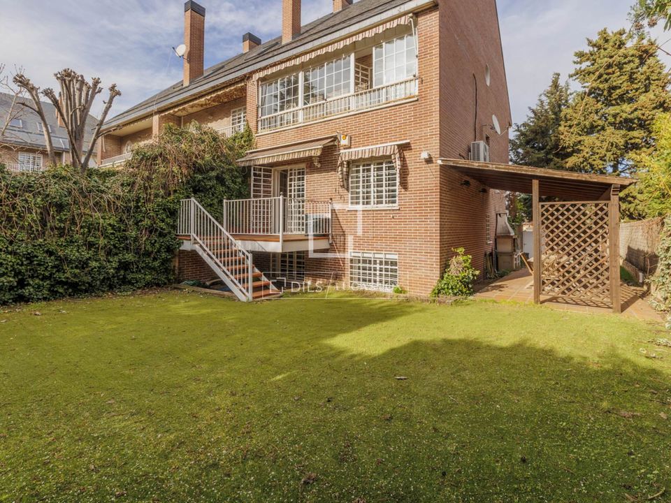 Villa i Pozuelo De Alarcon, Madrid - foto 1