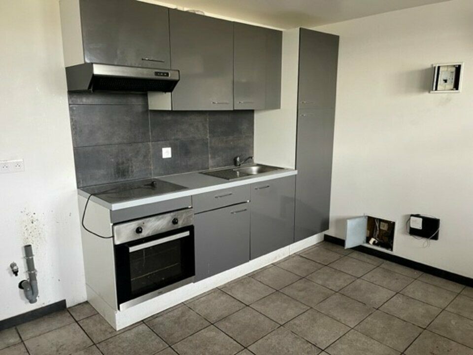 Commercial property in Saint-Loubes, Gironde - photo 4