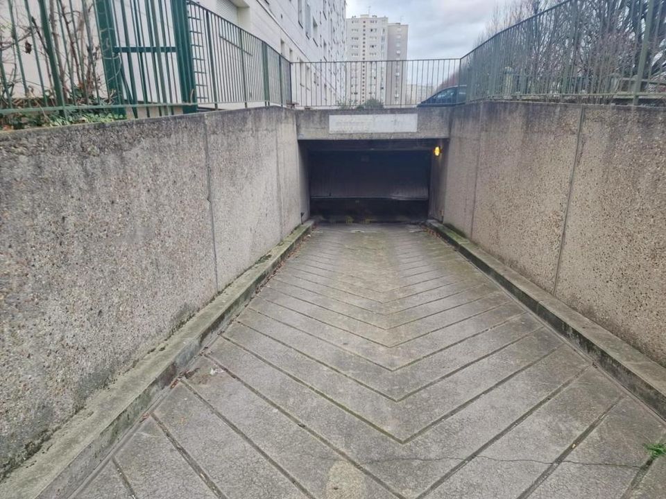 Parkeringsplads i Asnières-sur-Seine, Hauts-de-Seine - foto 3