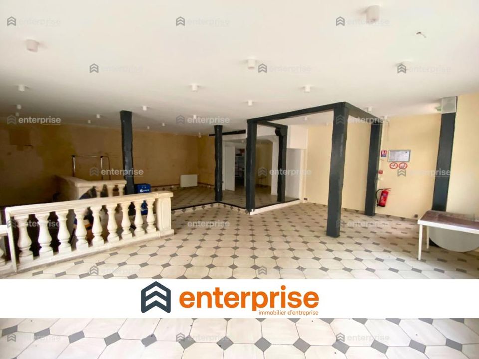 L'establiment comercial a Crépy-en-Valois, Oise - foto 1