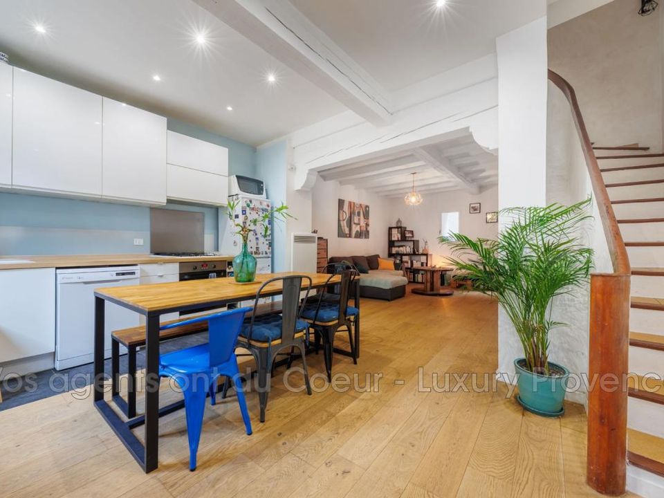 Landsbyhus i Simiane-Collongue, Bouches-du-Rhone - foto 1