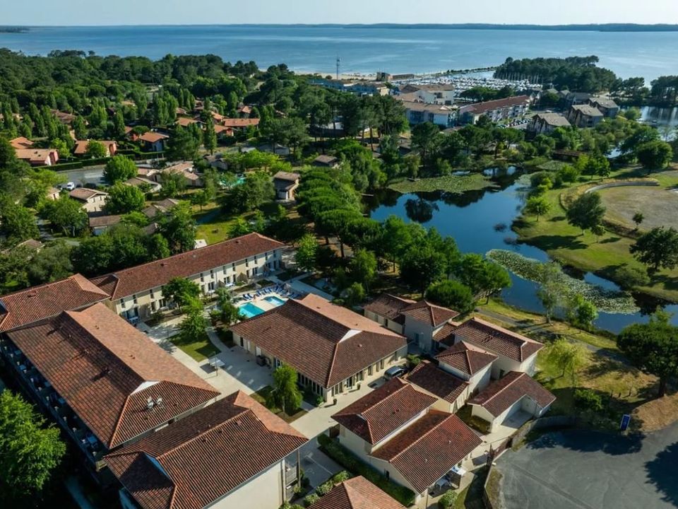 Erhvervsejendom i Hourtin, Gironde - foto 1