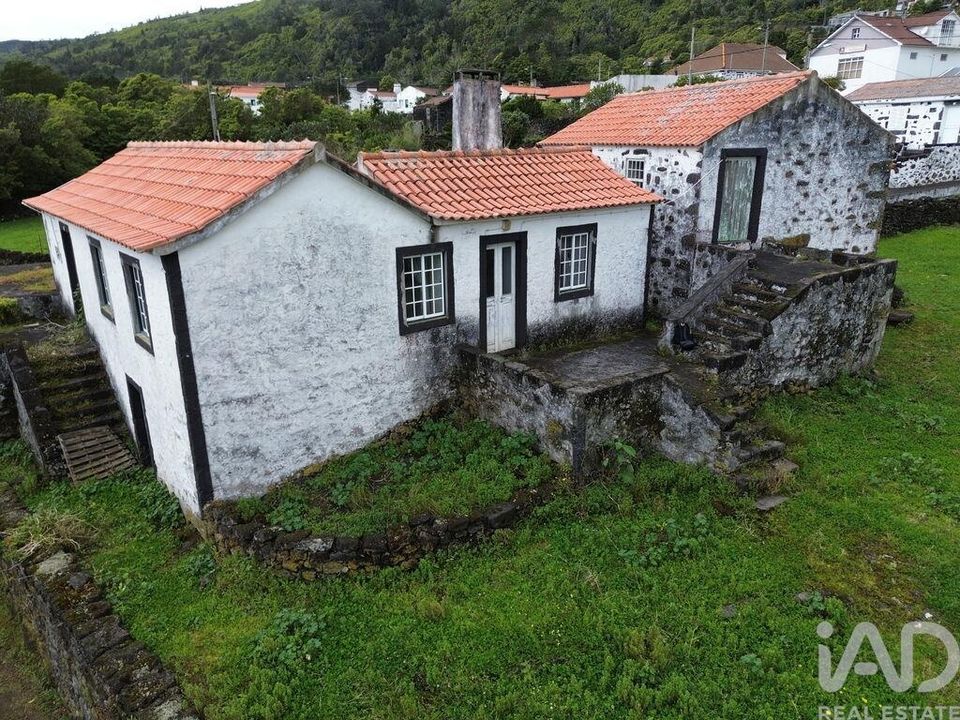 Casa de pueblo en Lajes do Pico, Pico - foto 1