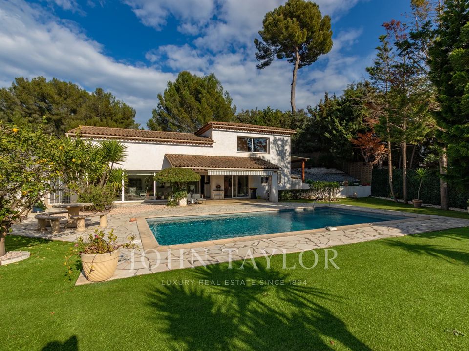Villa i Antibes, Alpes-Maritimes - foto 1