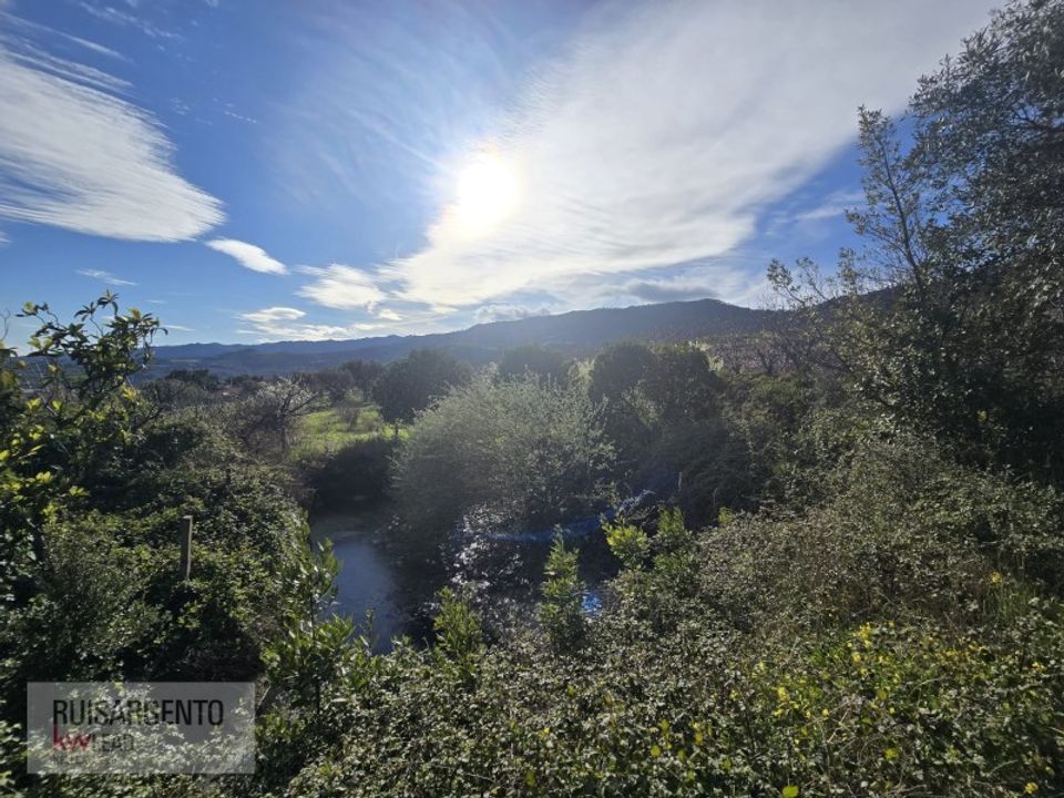 Helårsgrund i Alpedrinha, Castelo Branco - foto 1