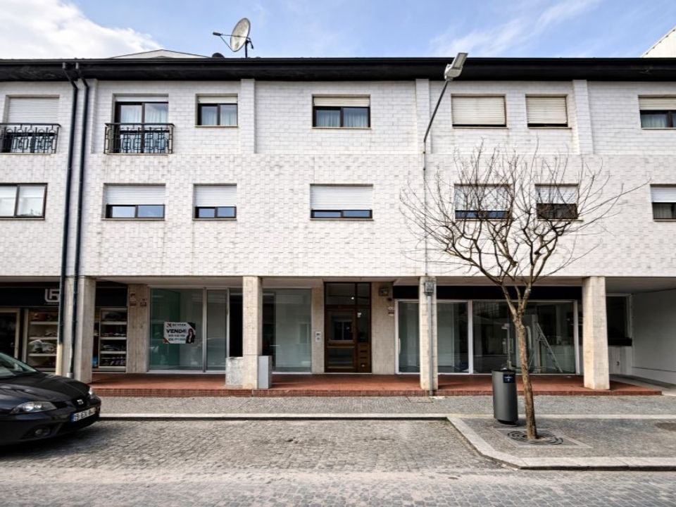 Erhvervsejendom i Lousada, Porto - foto 1
