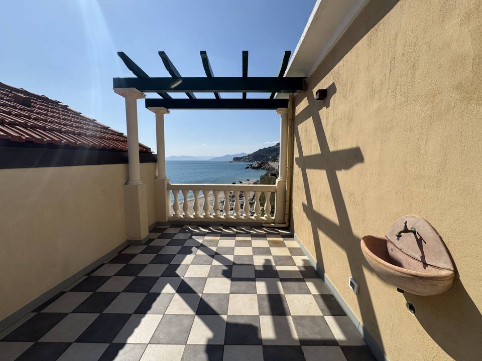 L'establiment comercial a Finale Ligure, Savona - foto 2