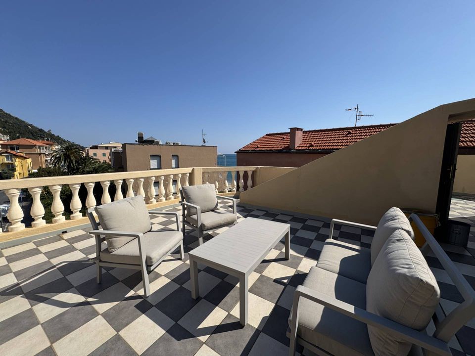L'establiment comercial a Finale Ligure, Savona - foto 4