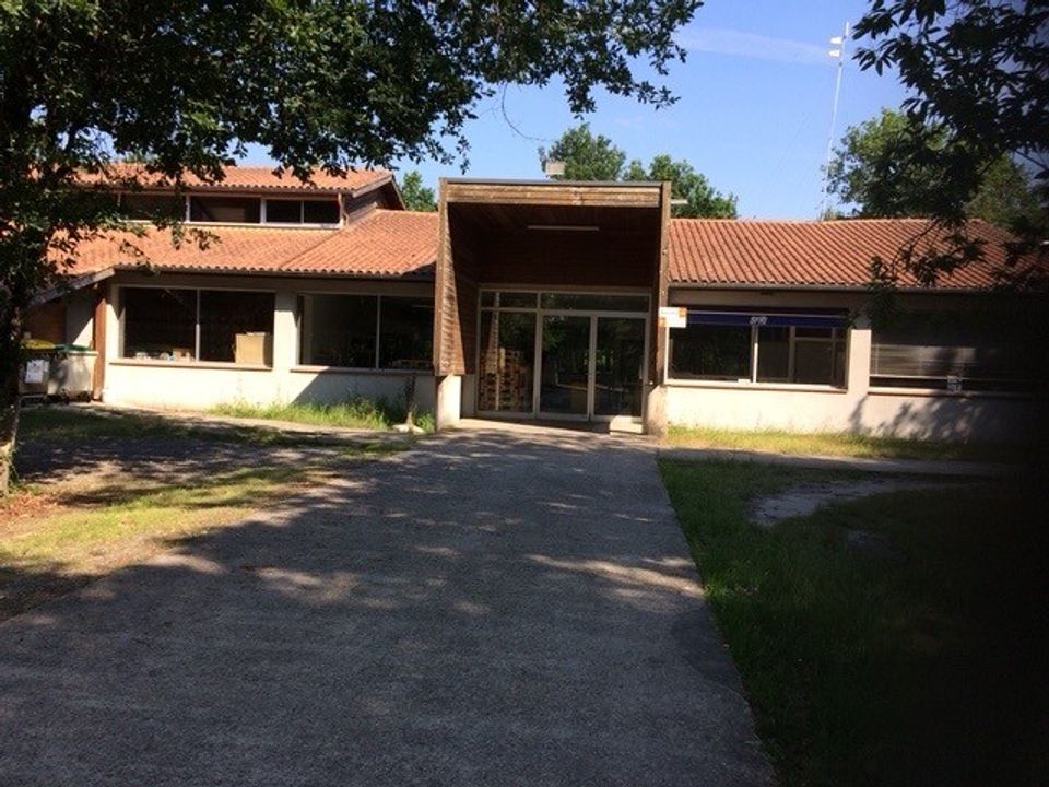 Erhvervsejendom i Saint-Jean-d'Illac, Gironde - foto 1