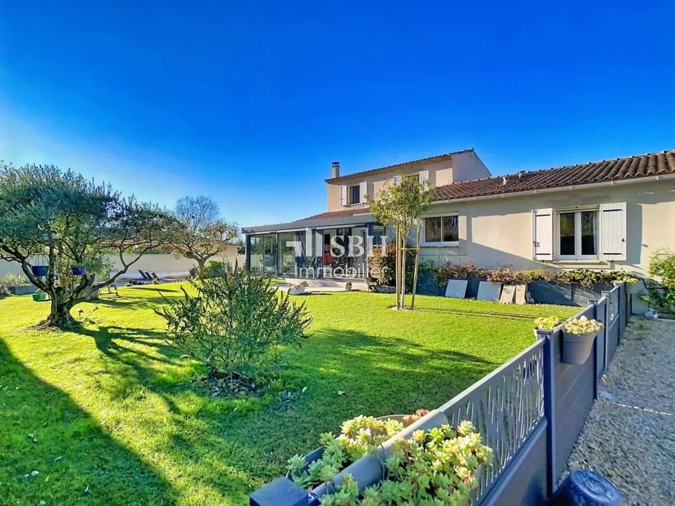Villa in Taillades, Vaucluse - photo 1