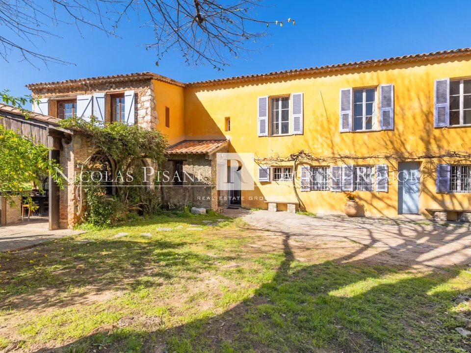 Villa i Saint-Laurent-du-Var, Alpes-Maritimes - bilde 1