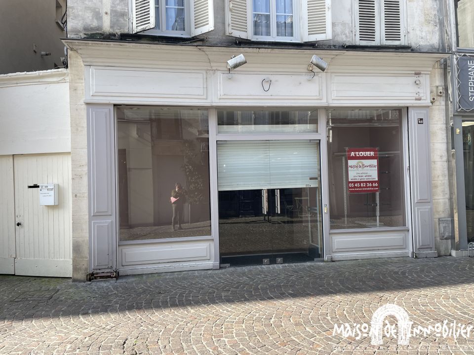 Erhvervsejendom i Cognac, Charente - foto 1