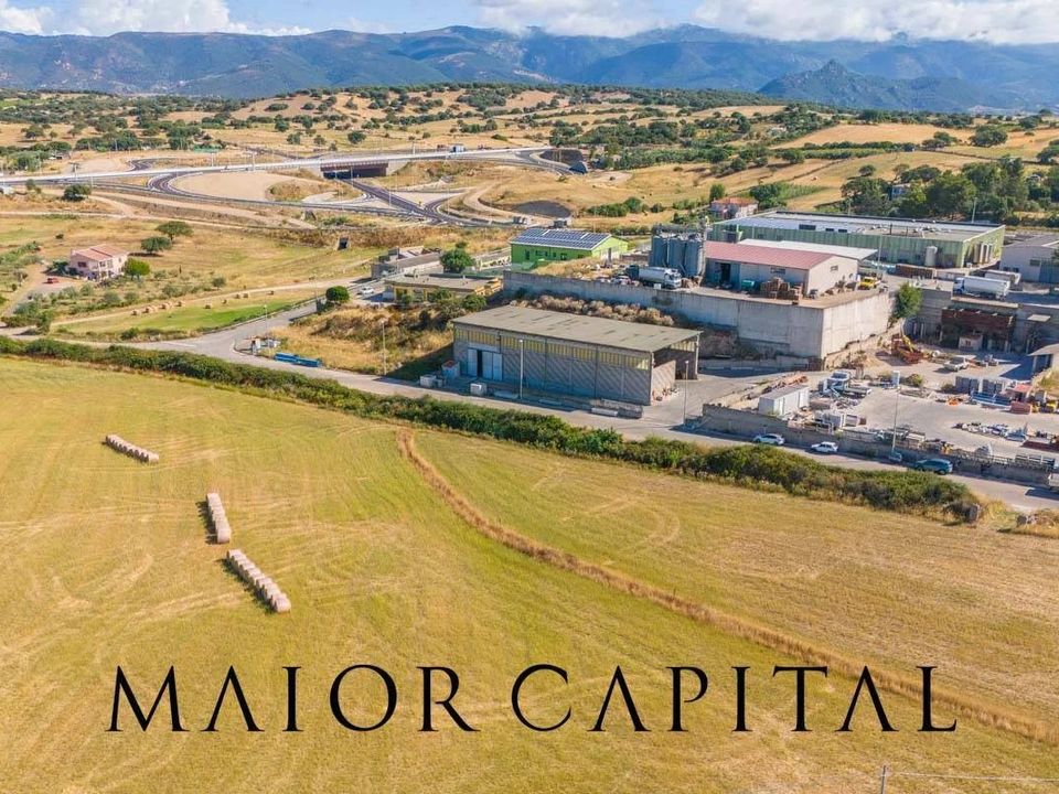 Erhvervsejendom i Oschiri, Sassari - foto 1