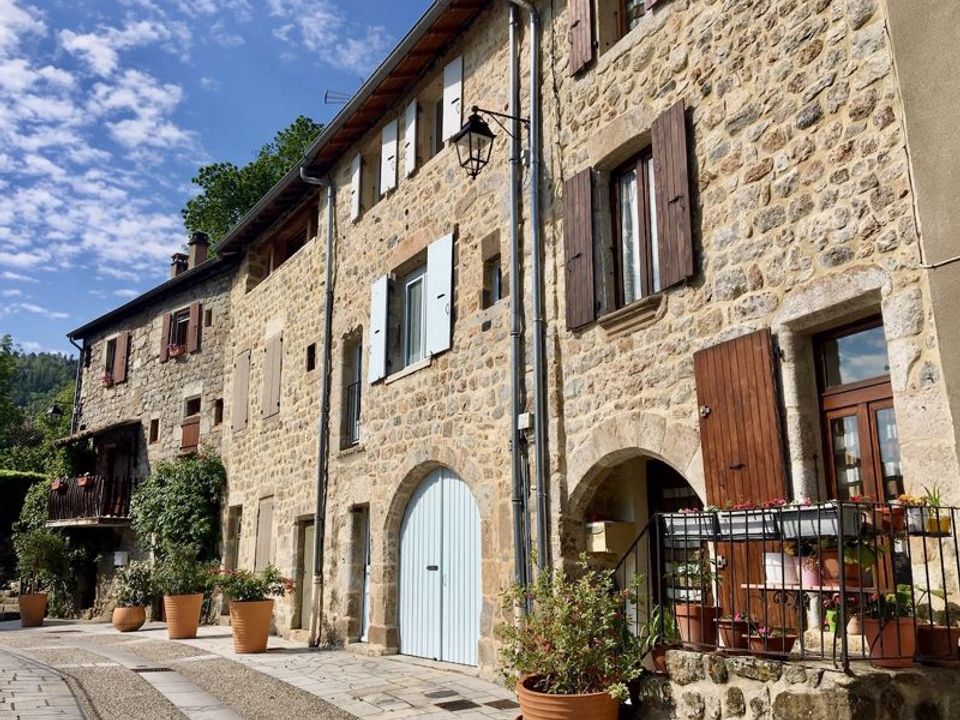 Rekkehus i Montpezat-sous-Bauzon, Ardeche - bilde 1