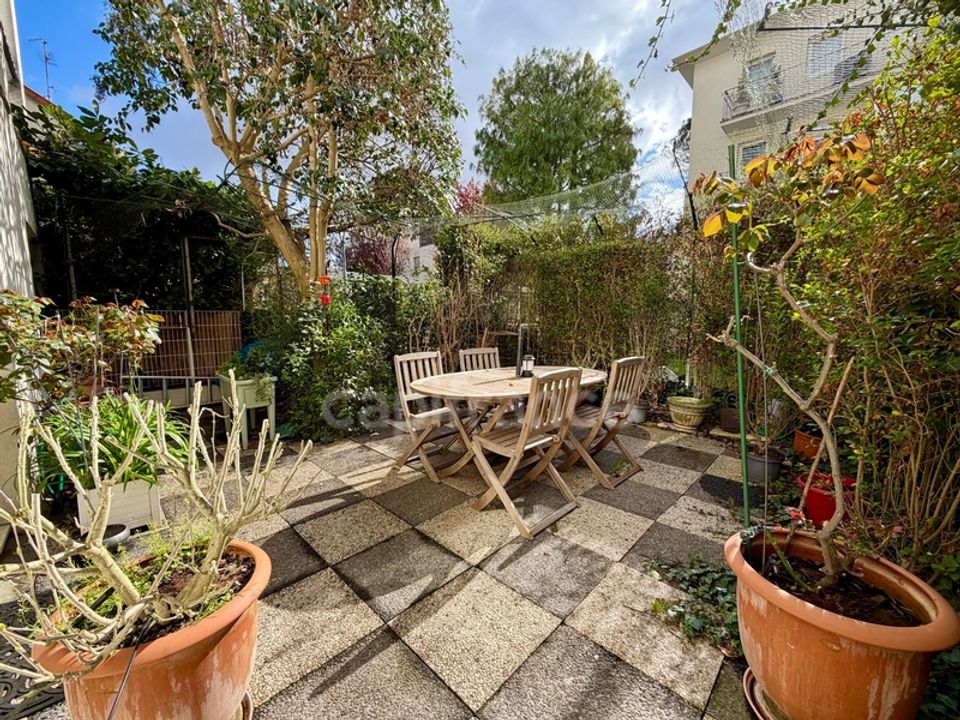 Lejlighed i Issy-les-Moulineaux, Hauts-de-Seine - foto 1