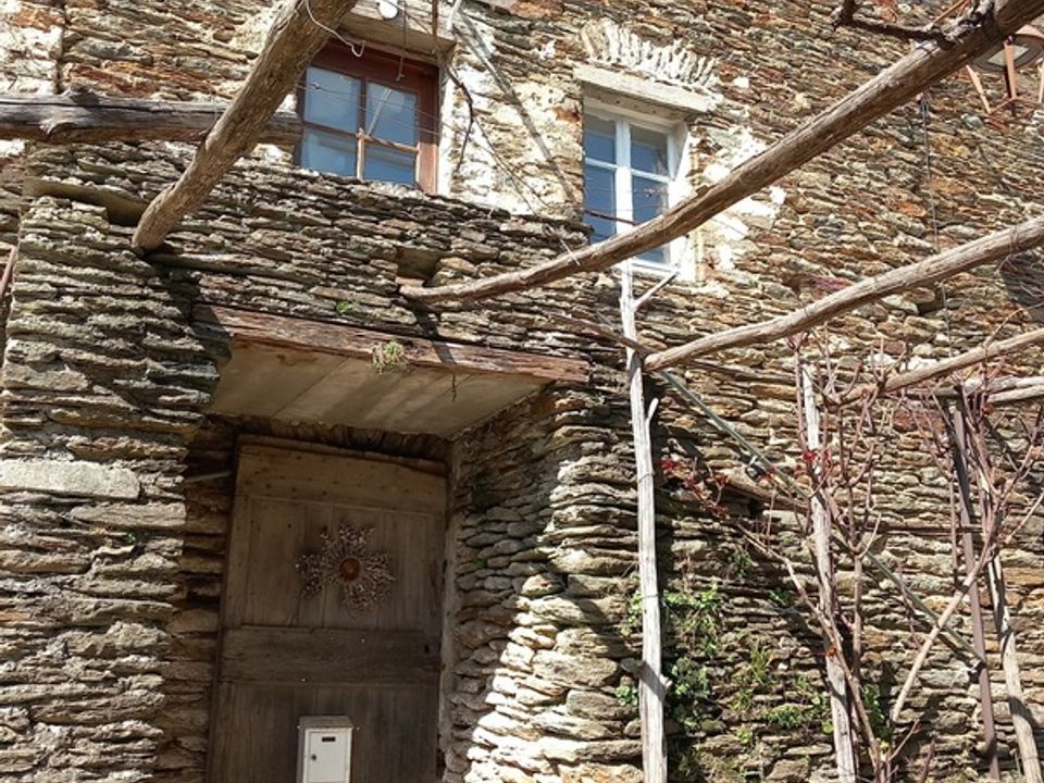 Landsbyhus i St.-Martin-de-Boubaux, Lozere - foto 1