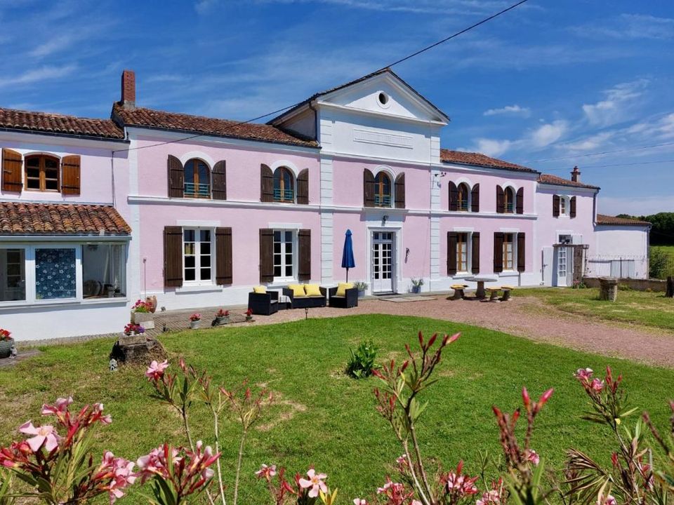 Villa i Saint-Jean-d'Angely, Charente-Maritime - bilde 1