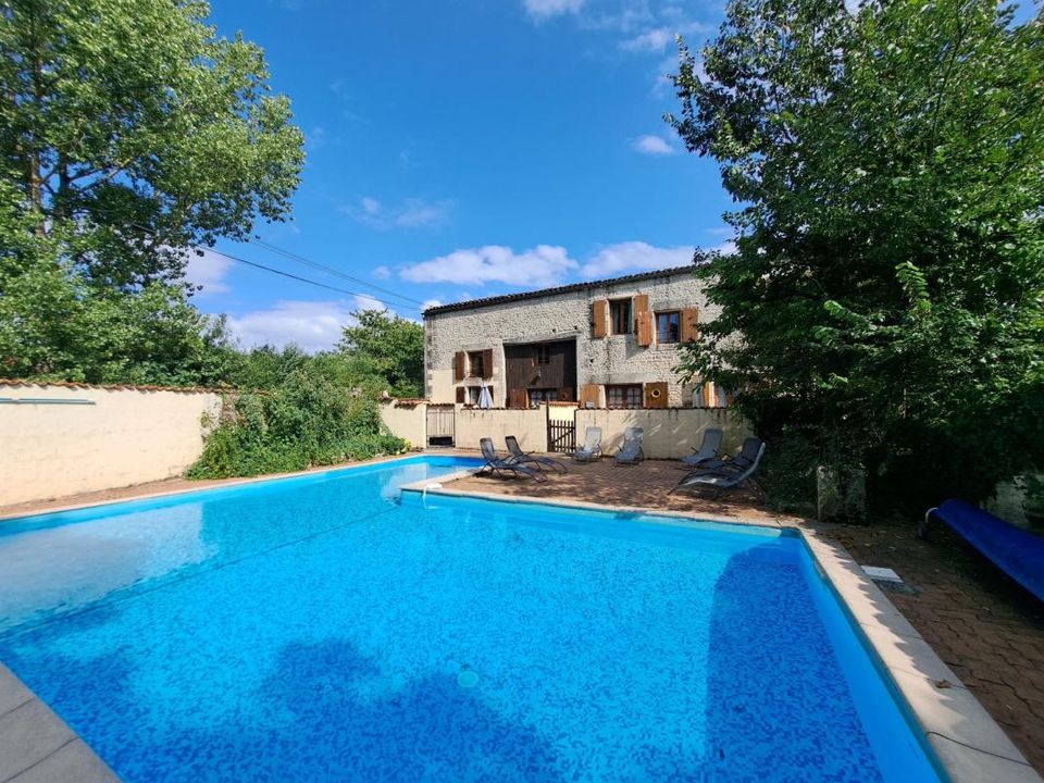 Villa i Saint-Pierre-de-Juillers, Charente-Maritime - foto 1