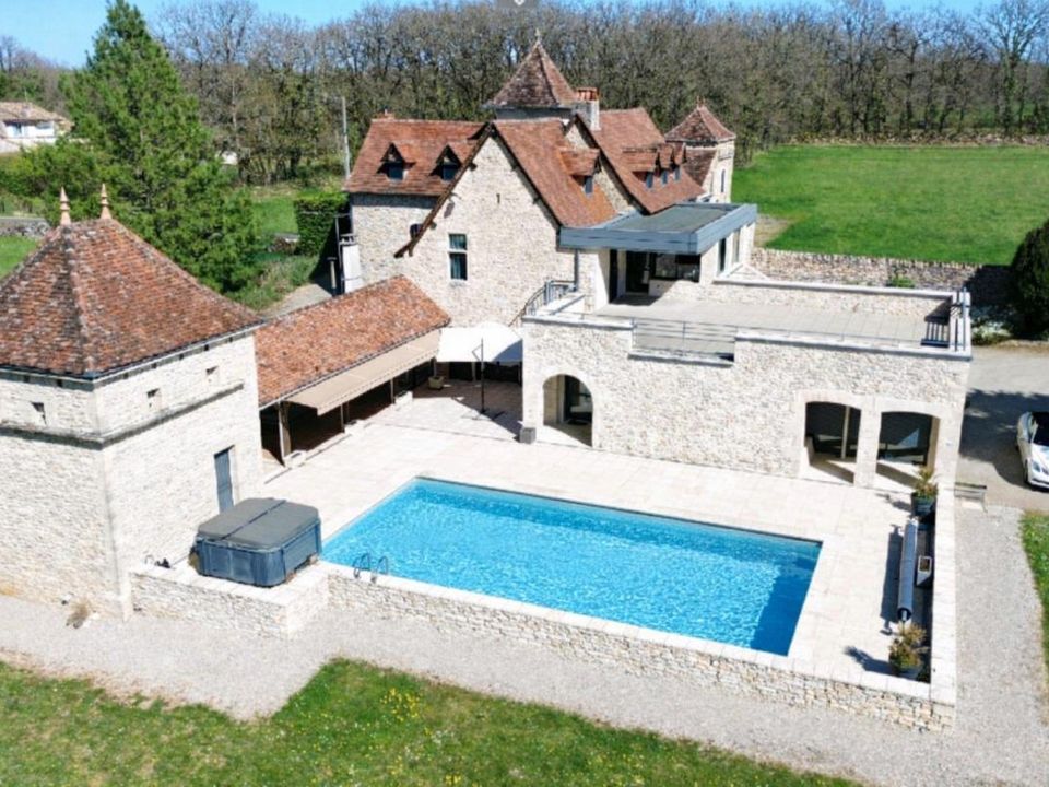 Villa in Villeneuve, Aveyron - photo 1