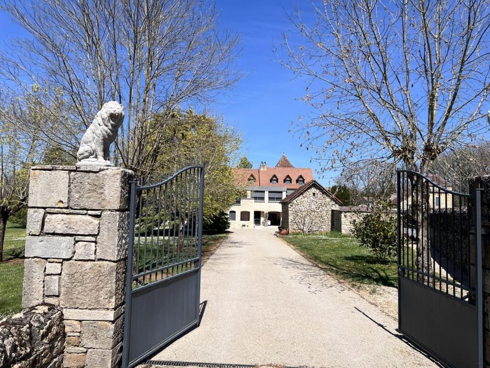 Villa in Villeneuve, Aveyron - photo 2