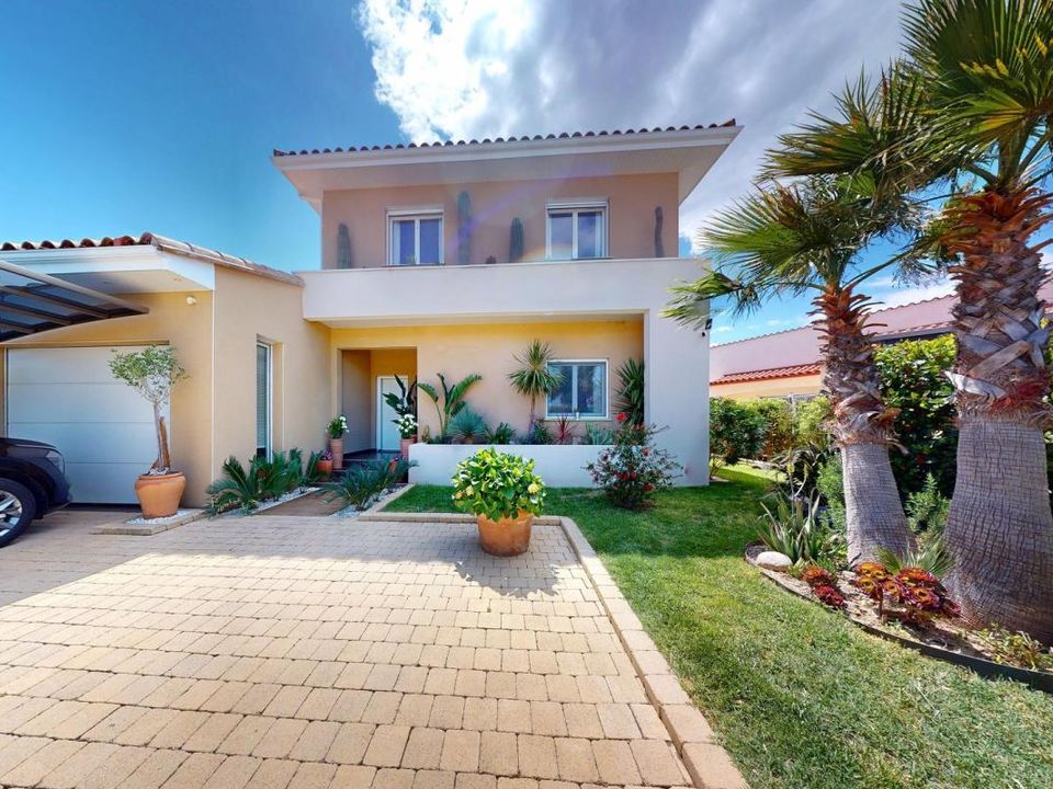 Villa i Saint-Jean-Lasseille, Pyrenees-Orientales - foto 1