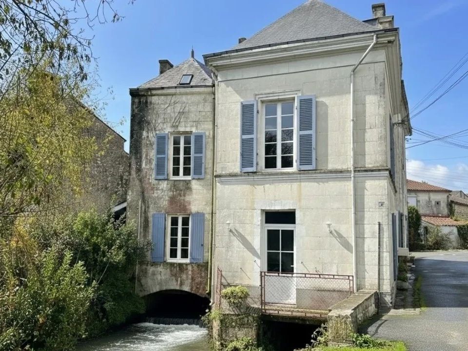 Gårdshus i Saint-Jean-d'Angely, Charente-Maritime - bilde 1