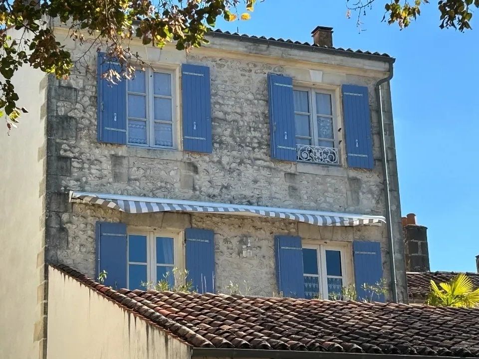 Villa en Saint-Jean-d'Angely, Charente-Maritime - foto 1