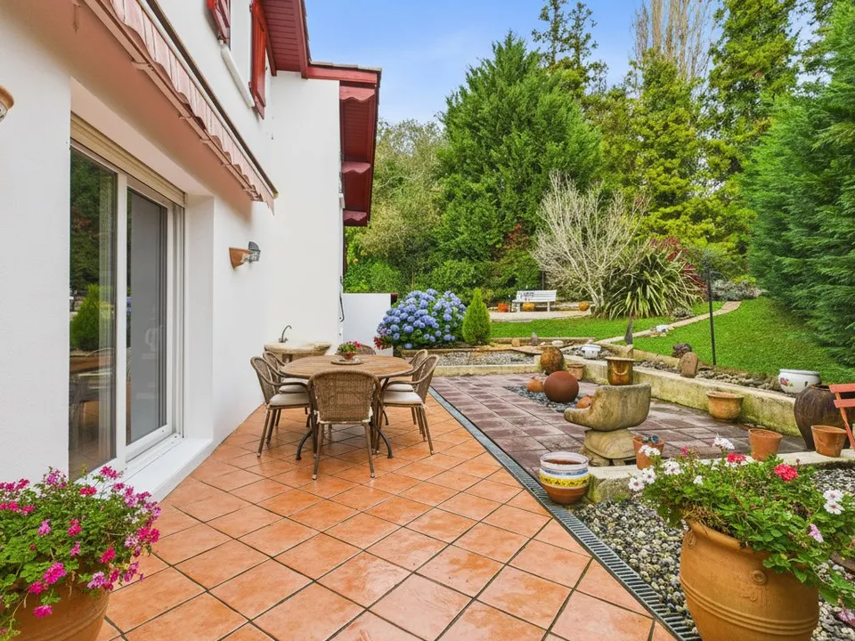 Villa i Cambo-les-Bains, Pyrenees-Atlantiques - bilde 1