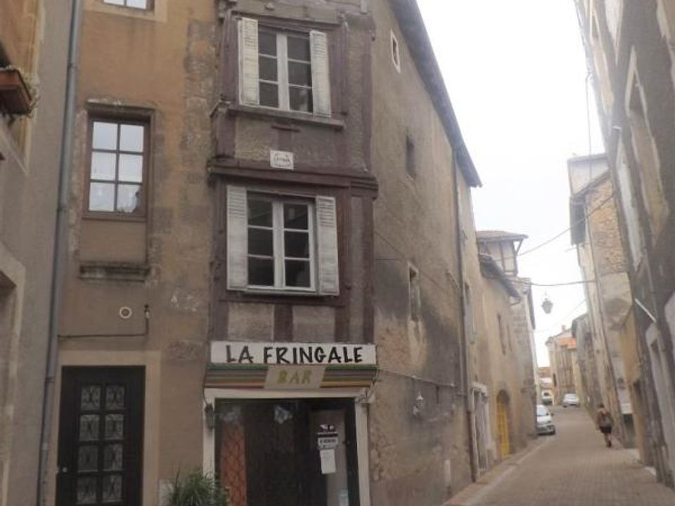 Erhvervsejendom i Confolens, Charente - foto 1