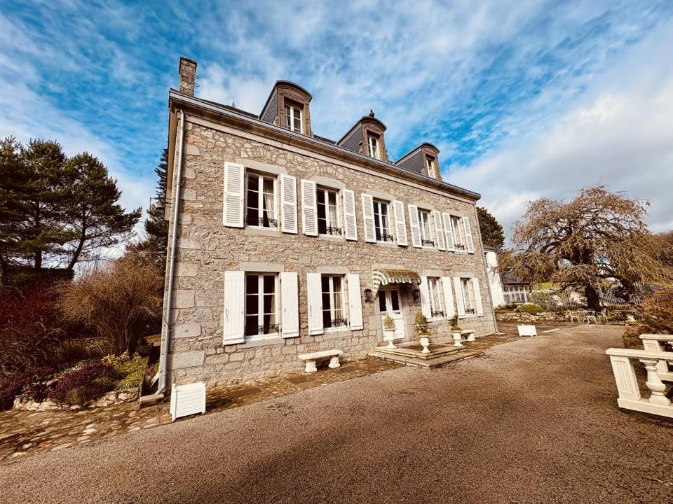 Villa i Ussel, Correze - bilde 1