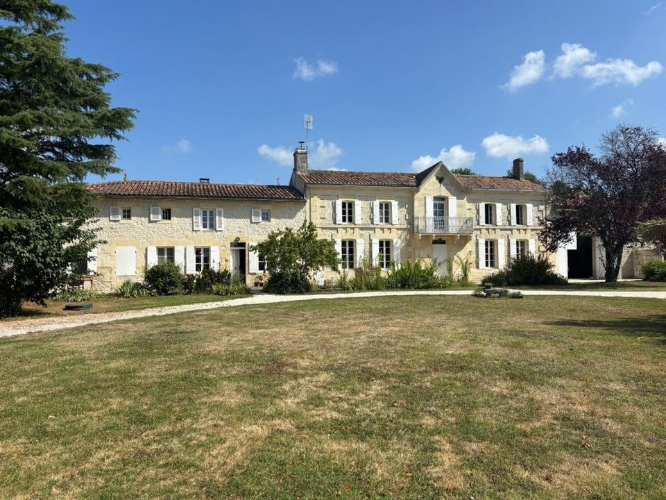 Landejendom i Mirambeau, Charente-Maritime - foto 1