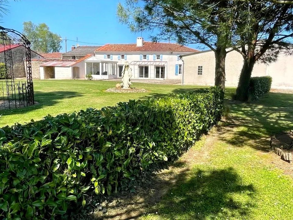Villa i Saint-Sulpice-d'Arnoult, Charente-Maritime - bilde 1