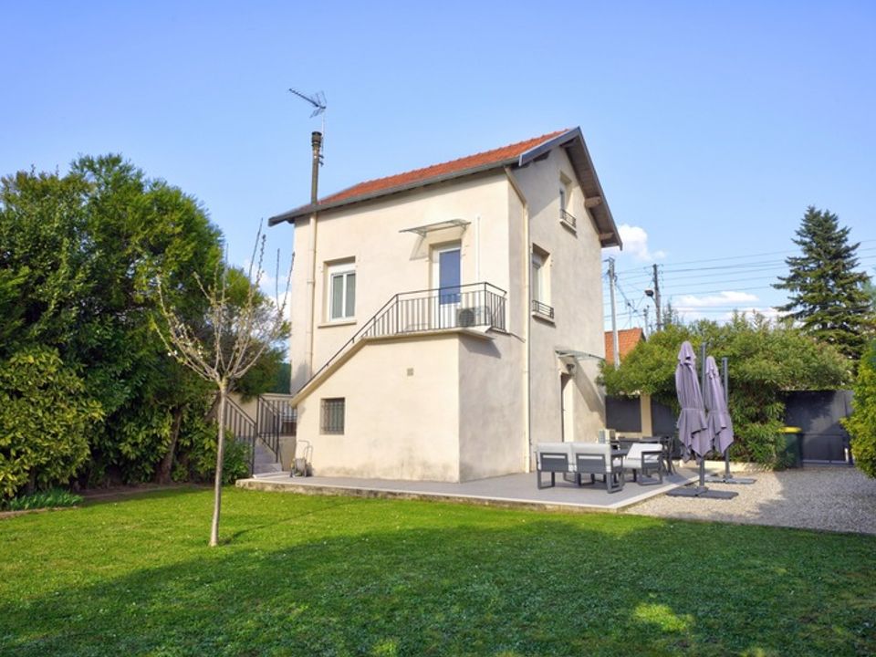 Villa i Vaulx-en-Velin, Rhone - foto 1