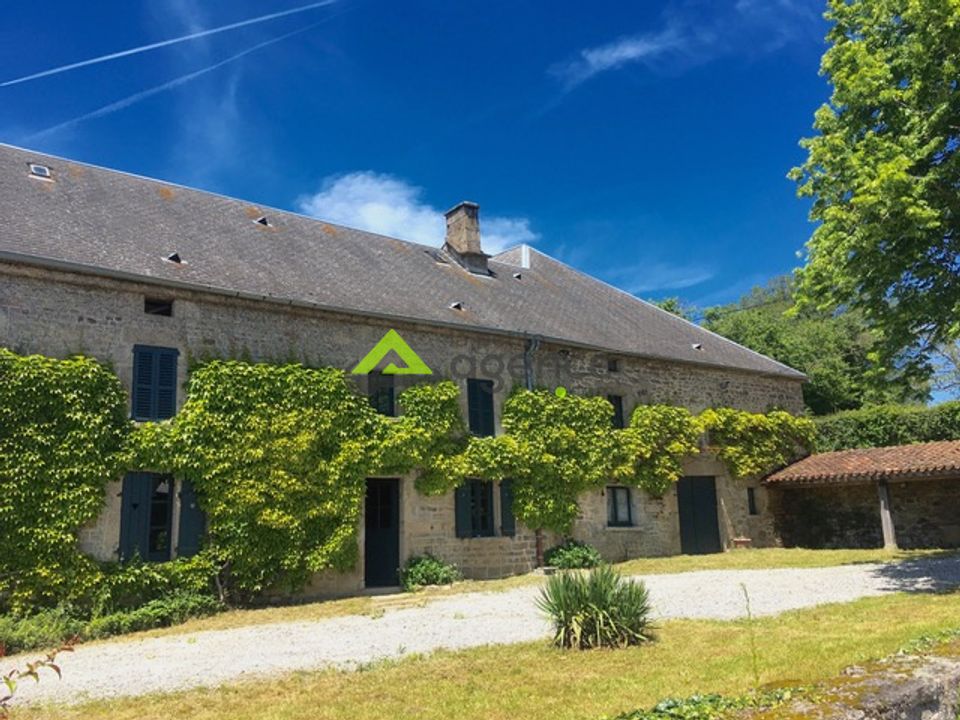 Landsbyhus i Saint-Marc-a-Frongier, Creuse - foto 1