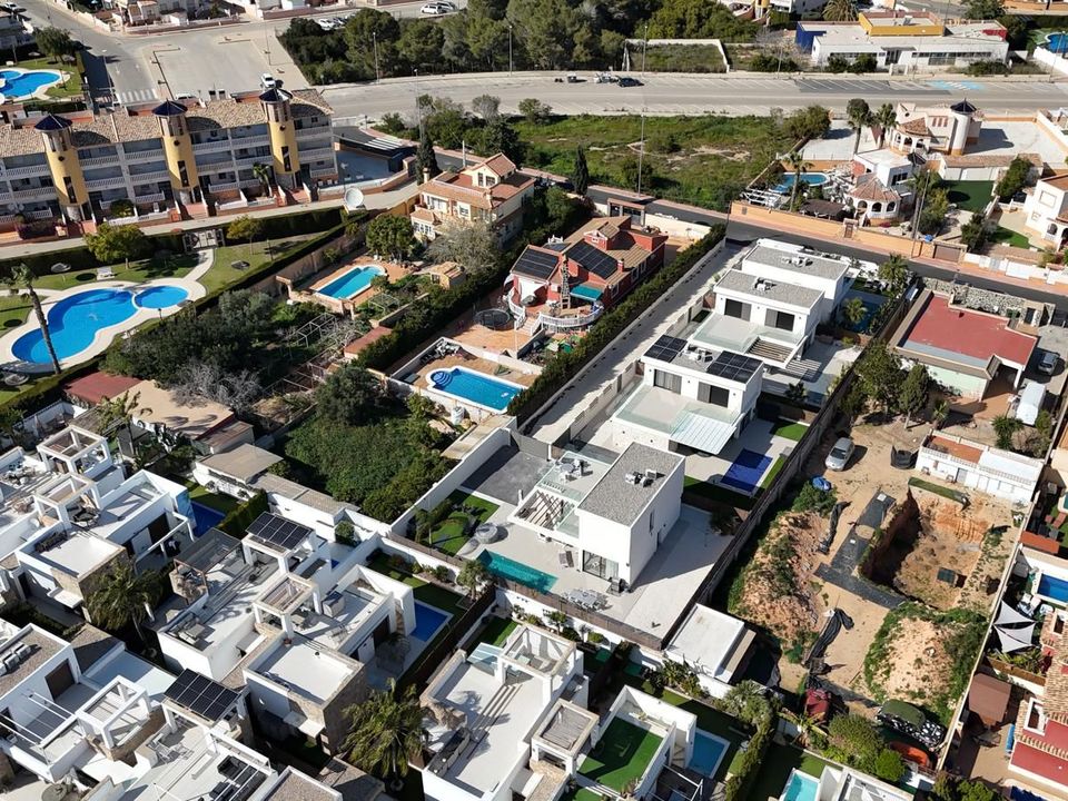 Helårsgrund i Cabo Roig, Alicante - foto 1