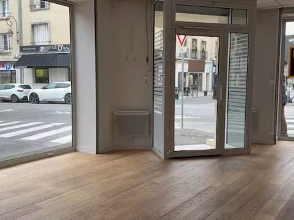 Erhvervsejendom i Compiègne, Oise - foto 3