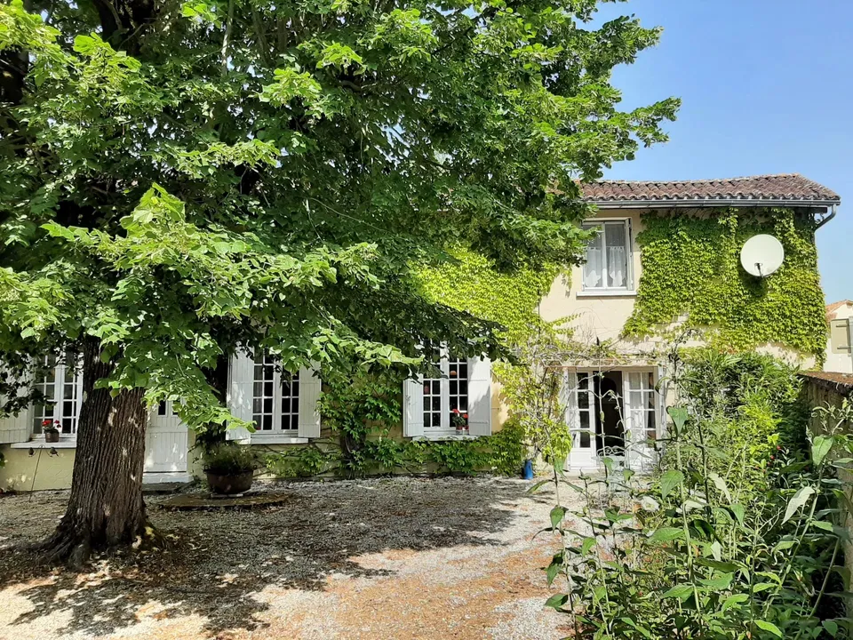 Landsbyhus i Saint-Severin, Charente - foto 1