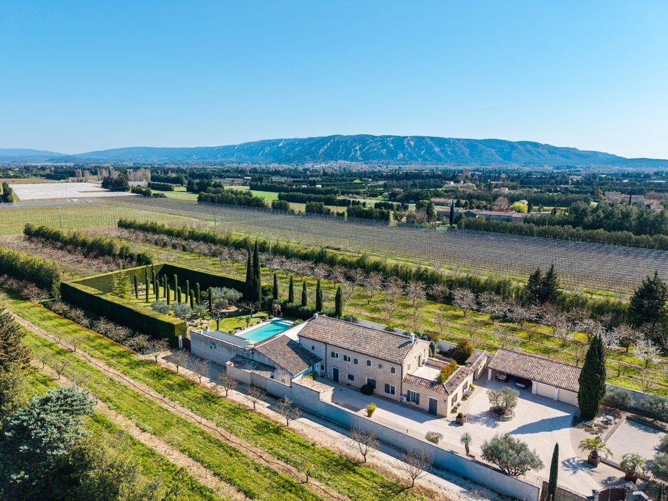 Villa in Robion, Vaucluse - photo 3