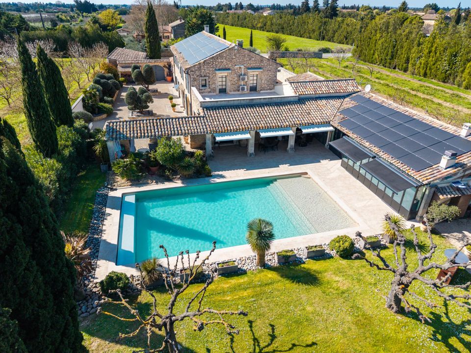 Villa in Robion, Vaucluse - photo 4