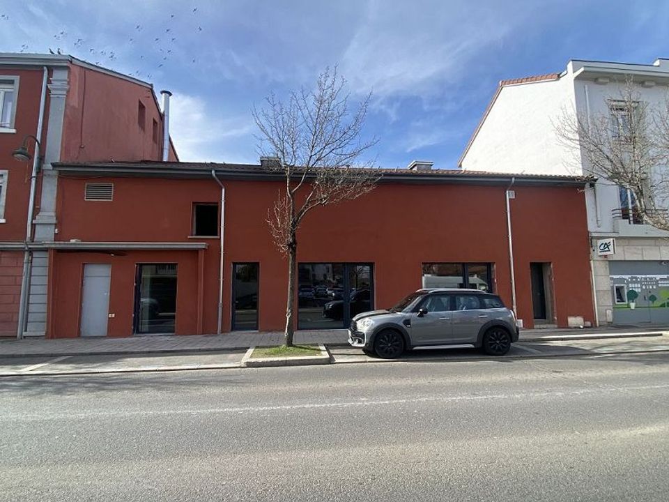 Erhvervsejendom i Montrond-les-Bains, Loire - foto 1