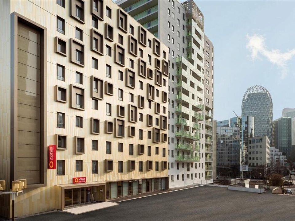 Erhvervsejendom i Courbevoie, Hauts-de-Seine - foto 1