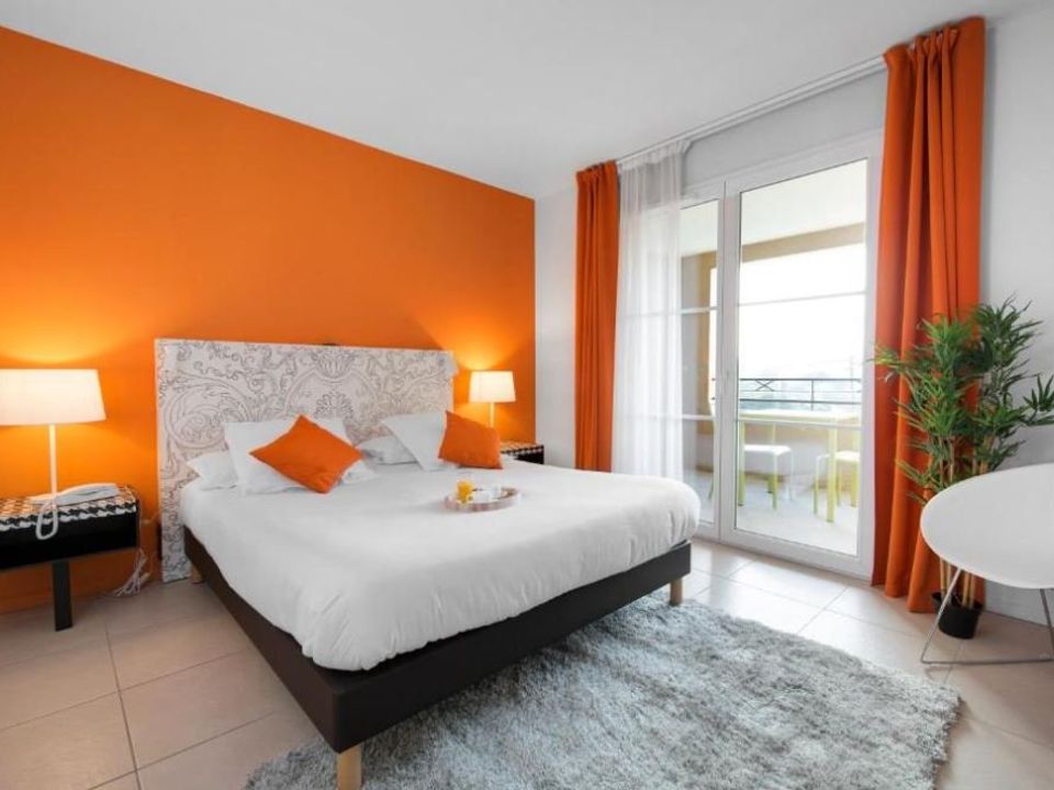 Erhvervsejendom i Mougins, Alpes-Maritimes - foto 3
