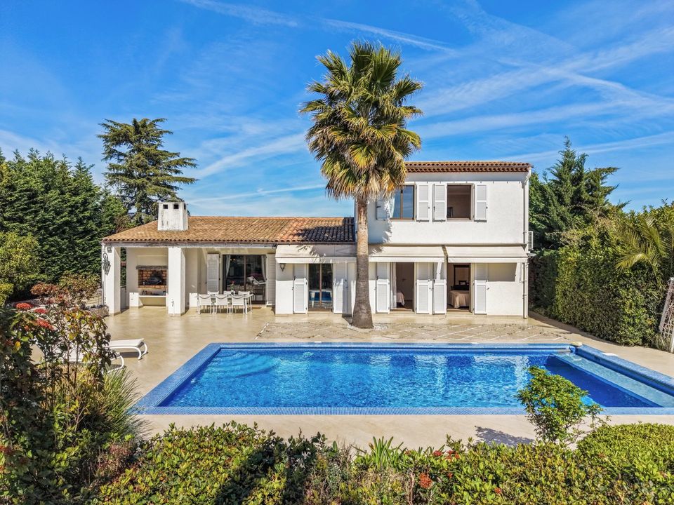 Villa i Villeneuve-Loubet, Alpes-Maritimes - foto 1