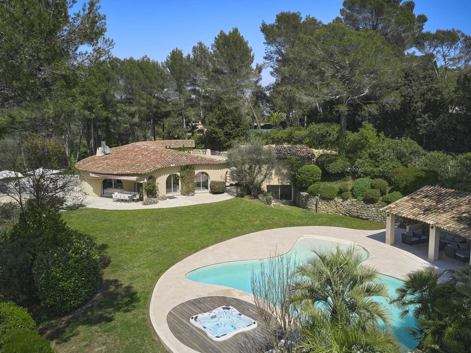 Villa i Mouans-Sartoux, Alpes-Maritimes - foto 1