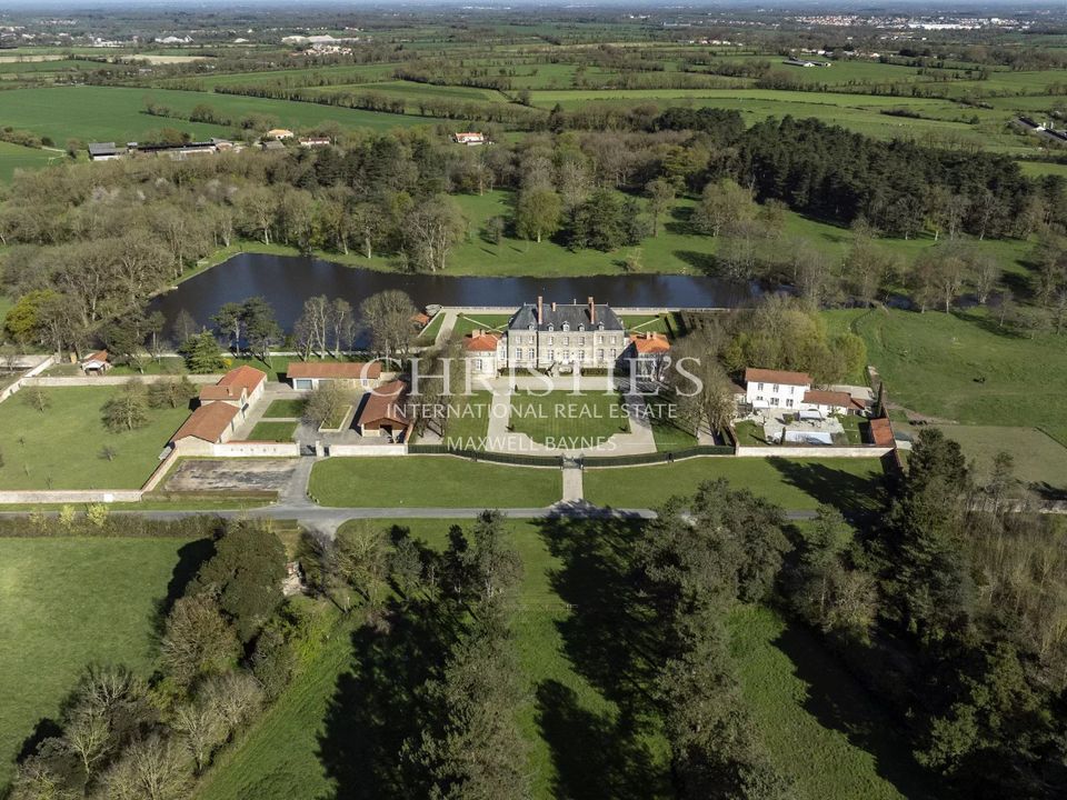 Landejendom i La Roche-sur-Yon, Vendee - foto 3