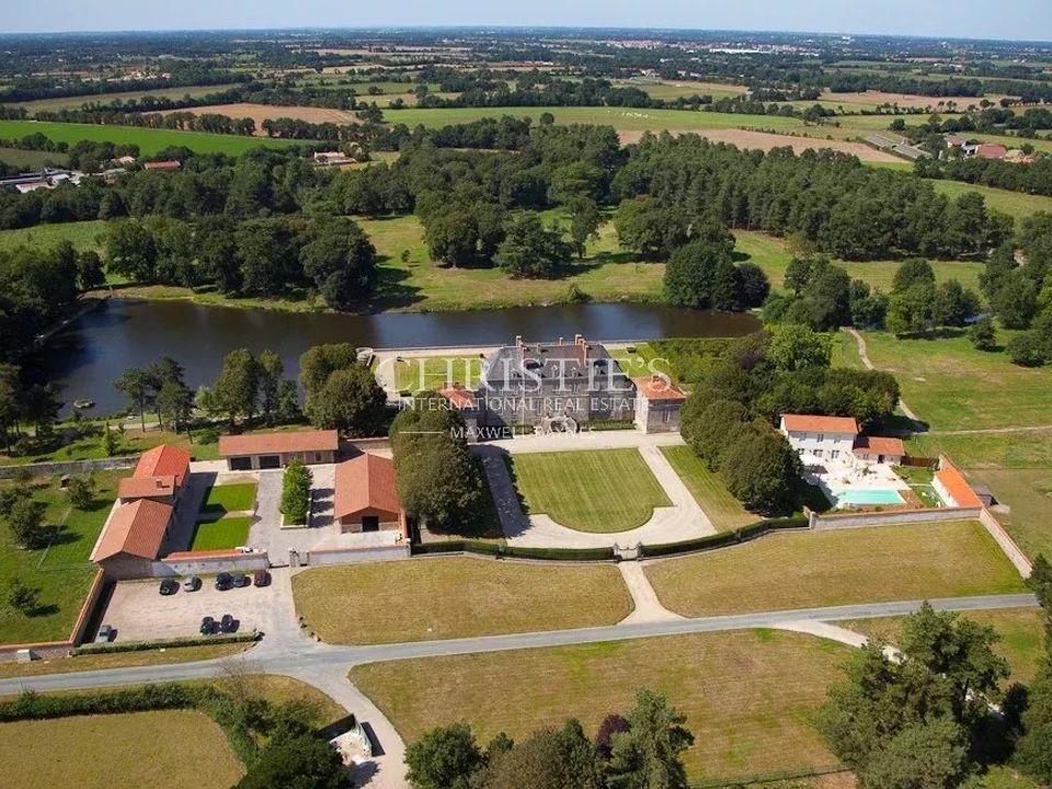 Landejendom i La Roche-sur-Yon, Vendee - foto 1