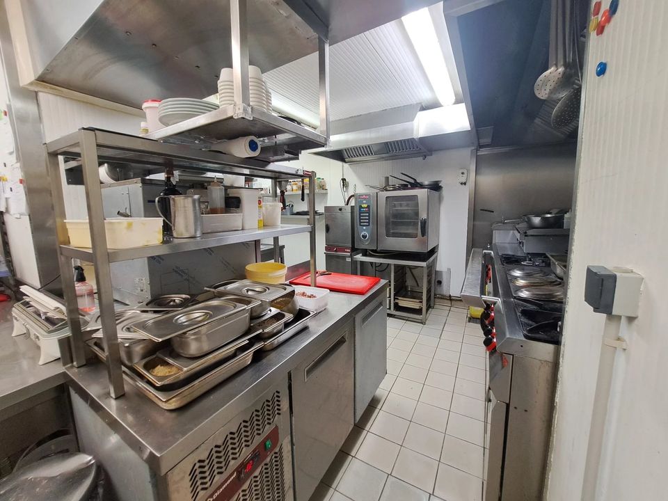 Commercial property in Saint-Cast-le-Guildo, Cotes-d'Armor - photo 2